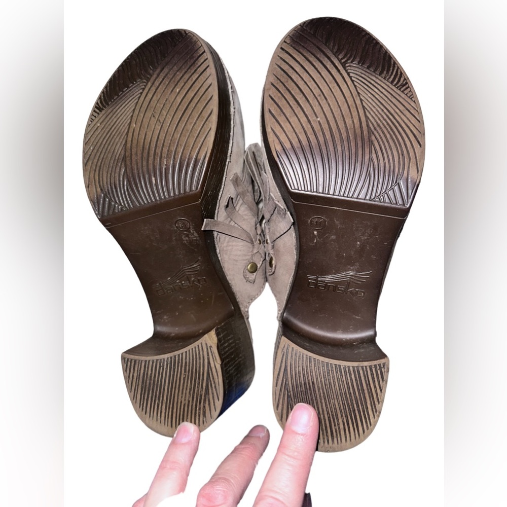 DANSKO 🤎Women's Mule Taupe Gray Deni Clog Nubuck Leather Fringe Size40/9.5, GUC - Picture 4 of 8